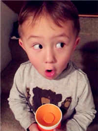 星愿：“所谓岁月静好，不过是咬牙坚持，又保持微笑”