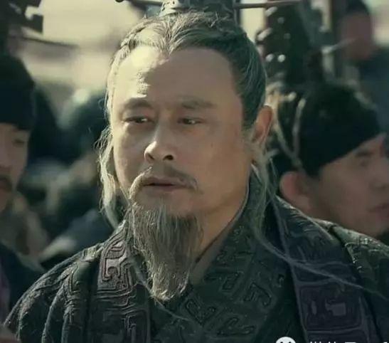 中国第一个执法者被他的领导腰斩了