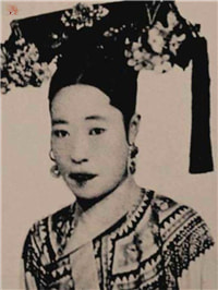 中国最后一个皇太后：生前被呼来唤去，死后被称“女中尧舜”