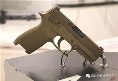 大吃一惊,美国空军居然还在用转轮手枪!